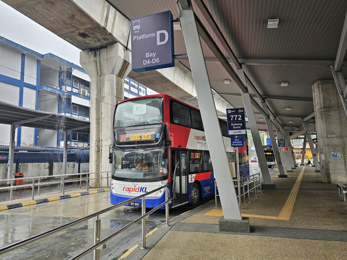 Zastávka linky 772 na Pasar Seni