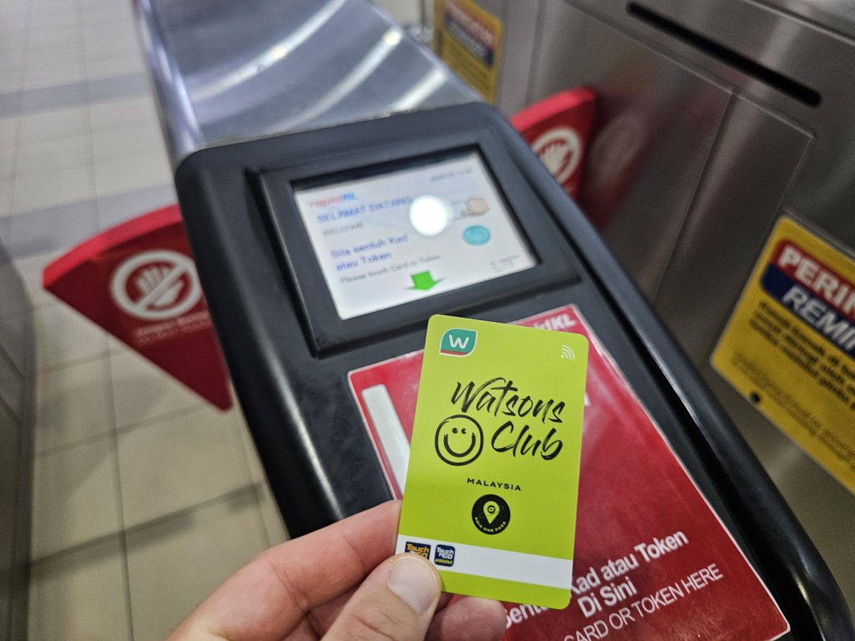 Použití Touch-n-Go karty při vstupu do metra