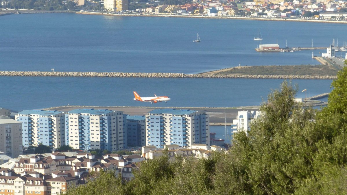 ... a za pár okamžiku sedá