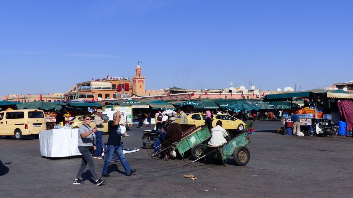 Dopolední Jemaa el-Fnaa