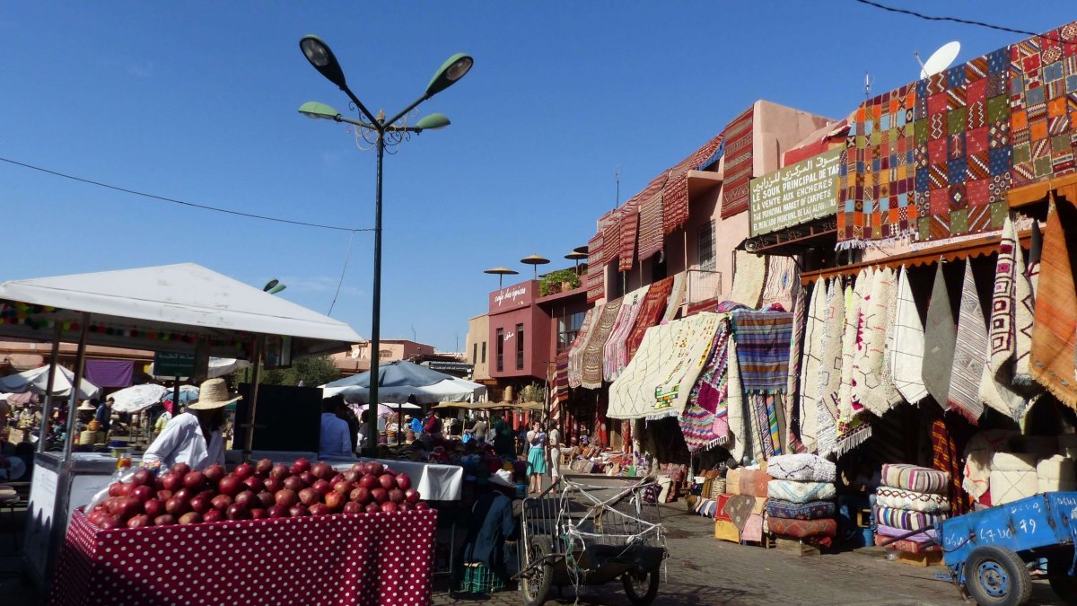 Typické prodejny kolem náměstí