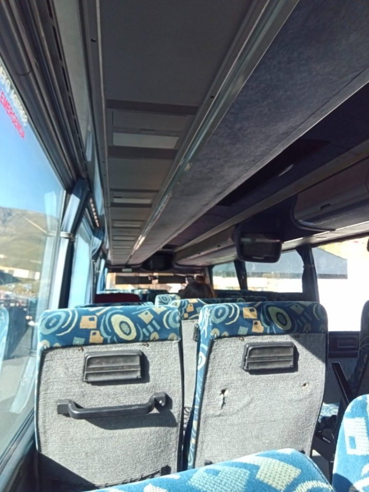 Kvalita i rychlost autobusu ve mě vzbuzuje vzpomínku na Kosovo. 🙂