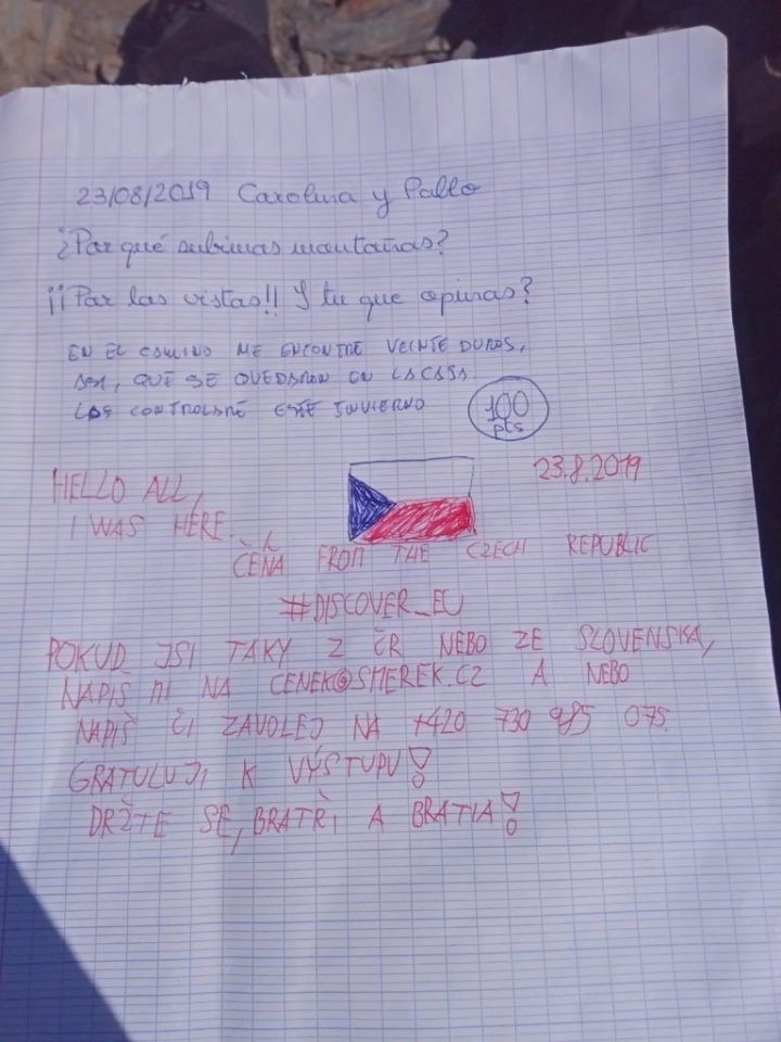 Ve vrcholové knize se nacházelo spousta vzkazů, v podstatě všechny byli ale buď od Španělů nebo Francouzů. Takže jsem se taky zv