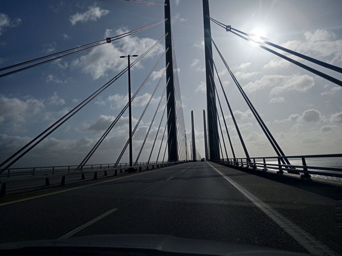 Slavný Öresundský most. Jak ta lana těch 8 km silnice můžou udržet?