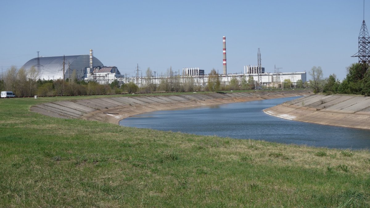 Železobetonem přikrytý reaktor č. 4