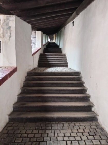 Kryté schody na hrad