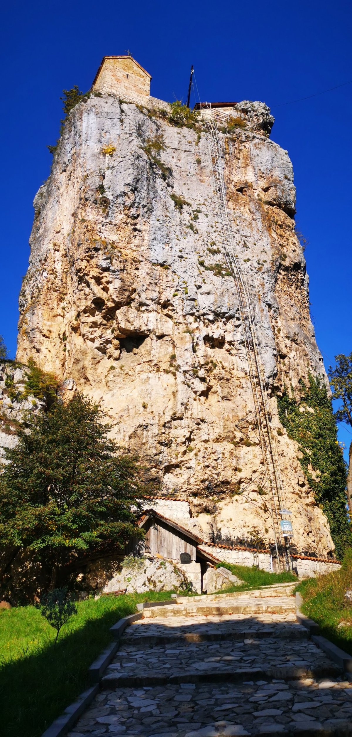 Katshki Pillar