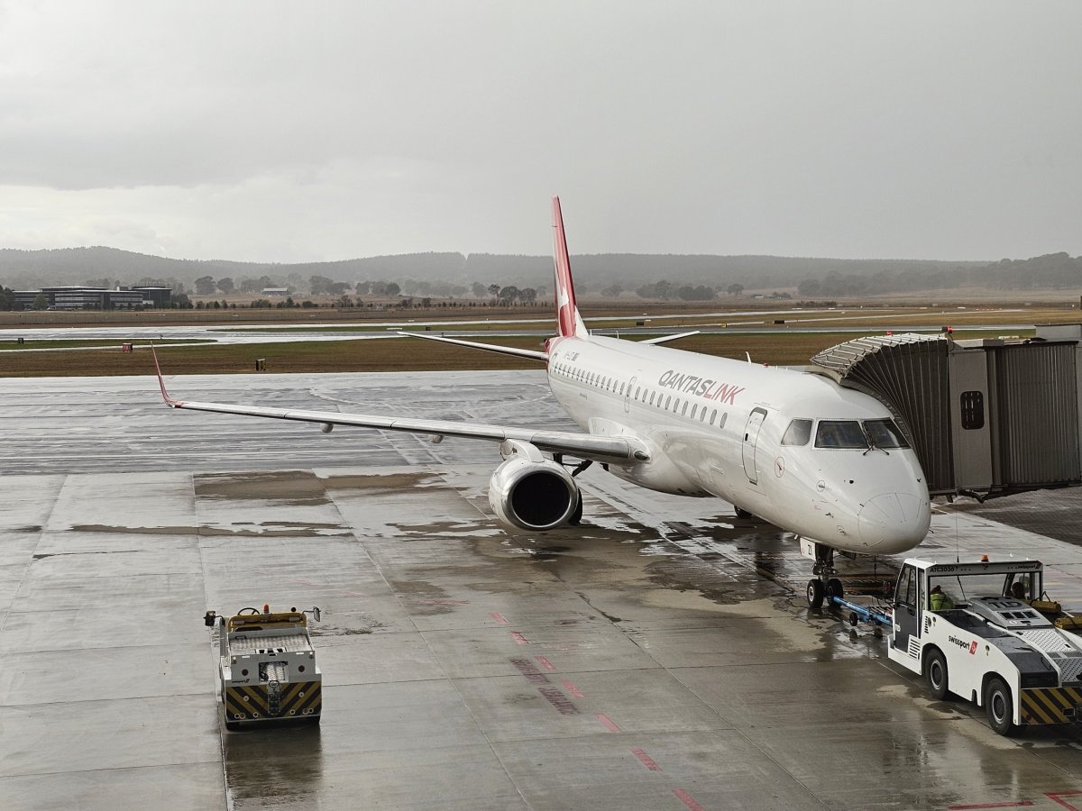 Qantas, Embraer E190