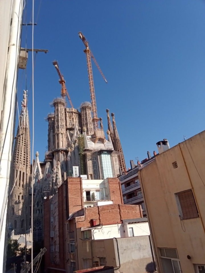 Hostel sice nebyl nic moc, ale pohled z okna na chodbě byl luxusní. 🙂