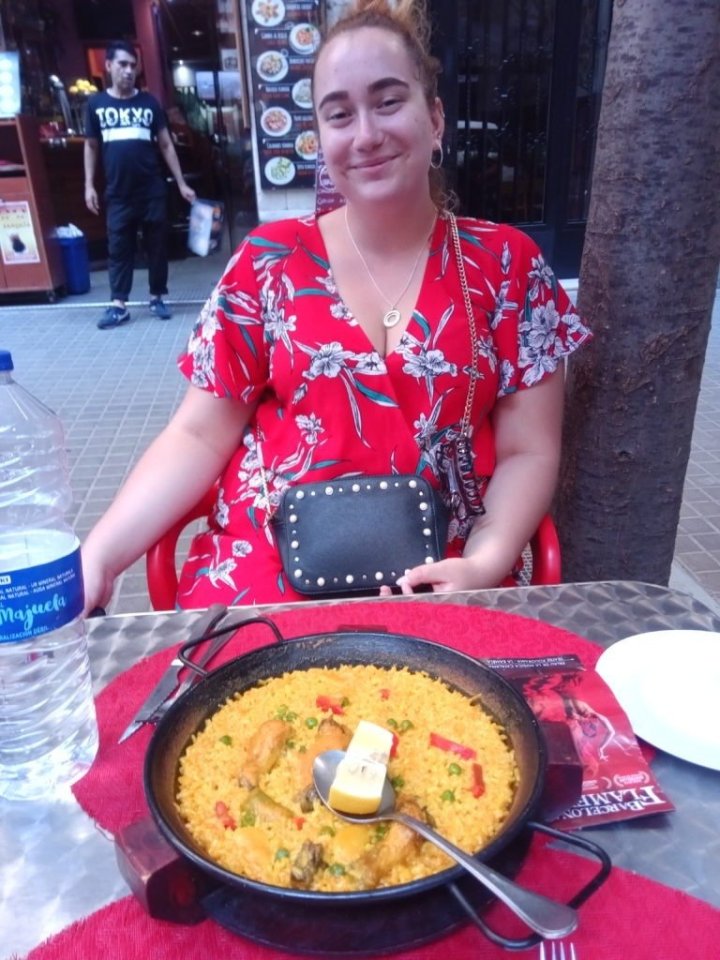 Paella a Kristy. V pozadí taky pan ,,přemlouvač”. 🙂 😀