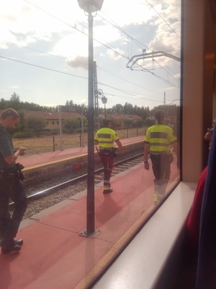 Policejní zákrok na jedné ze zastávek.