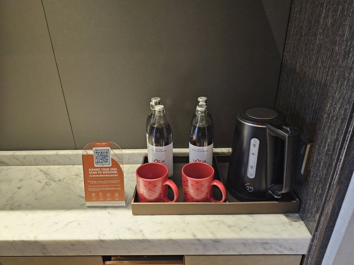 Voda a rychlovarná konvice