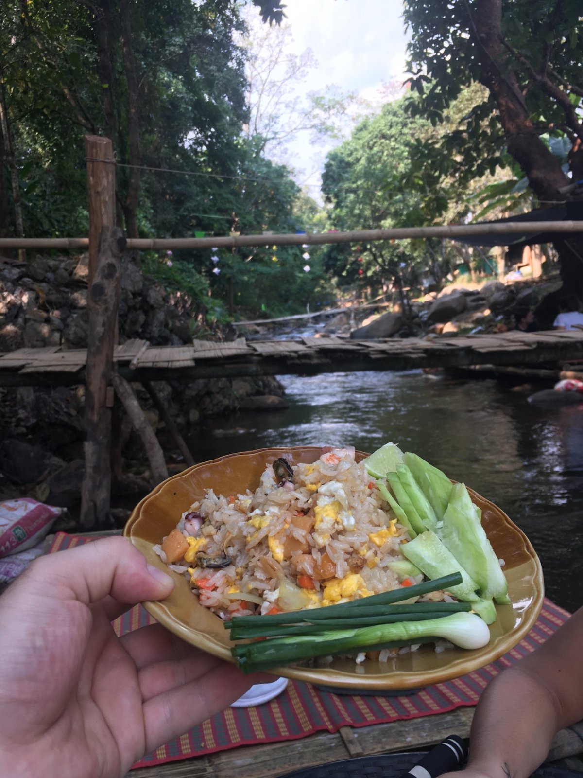 Myanmarská restaurace na řece