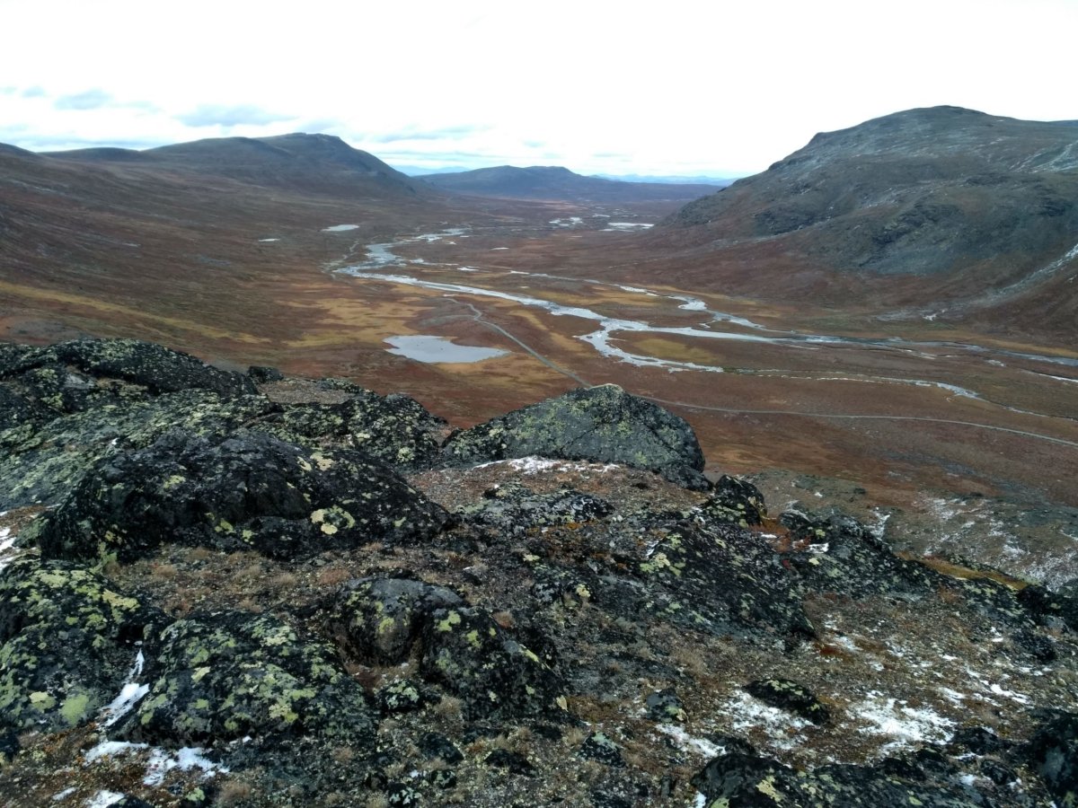 Výhledy do údolí, kde se rozlévá řeka, mi přijdou jak z pořadů National Geographic o Aljašce