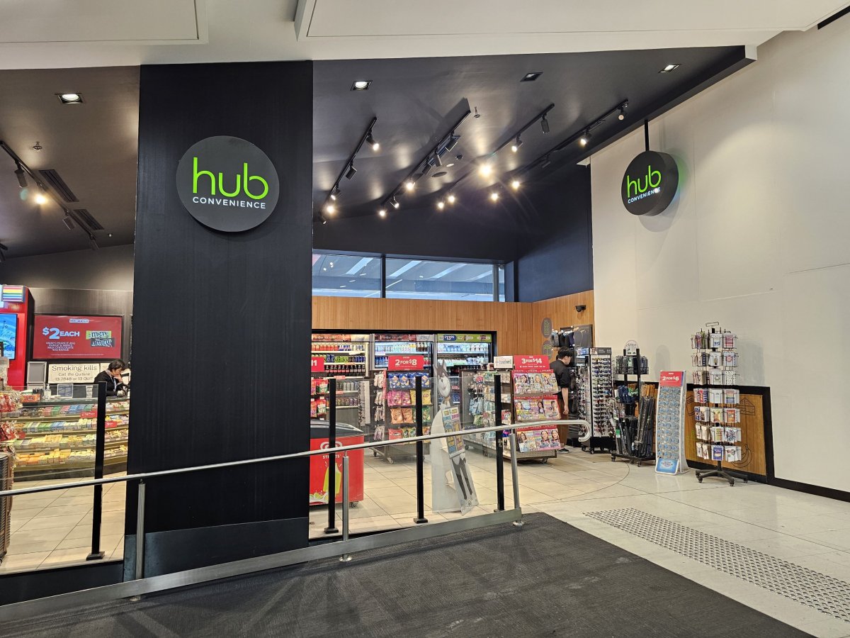 Minimarket ve veřejné části, terminál 2