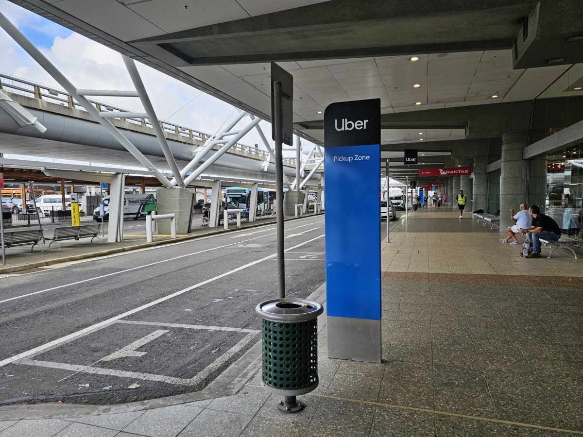 Uber, stanoviště, terminál 3