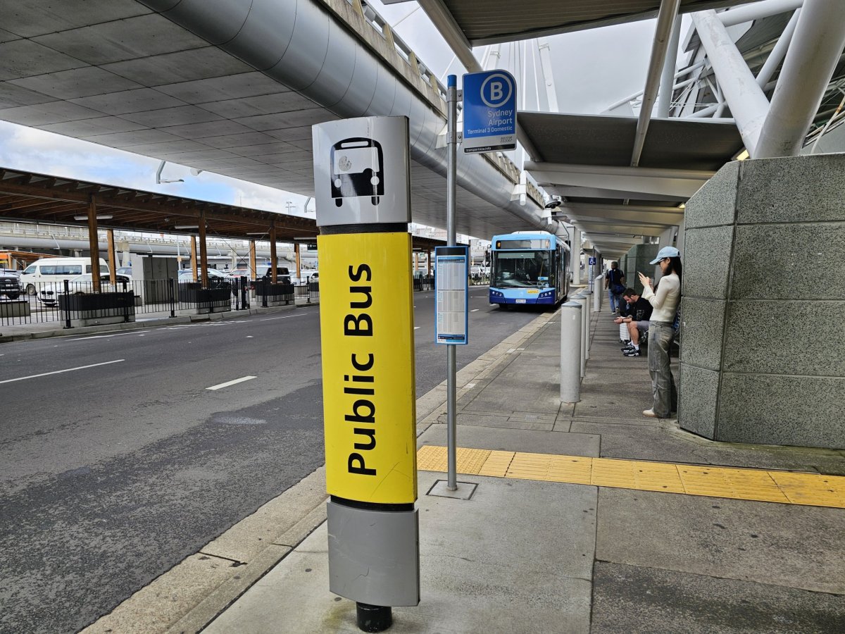 Zastávka městského autobusu, terminál 3