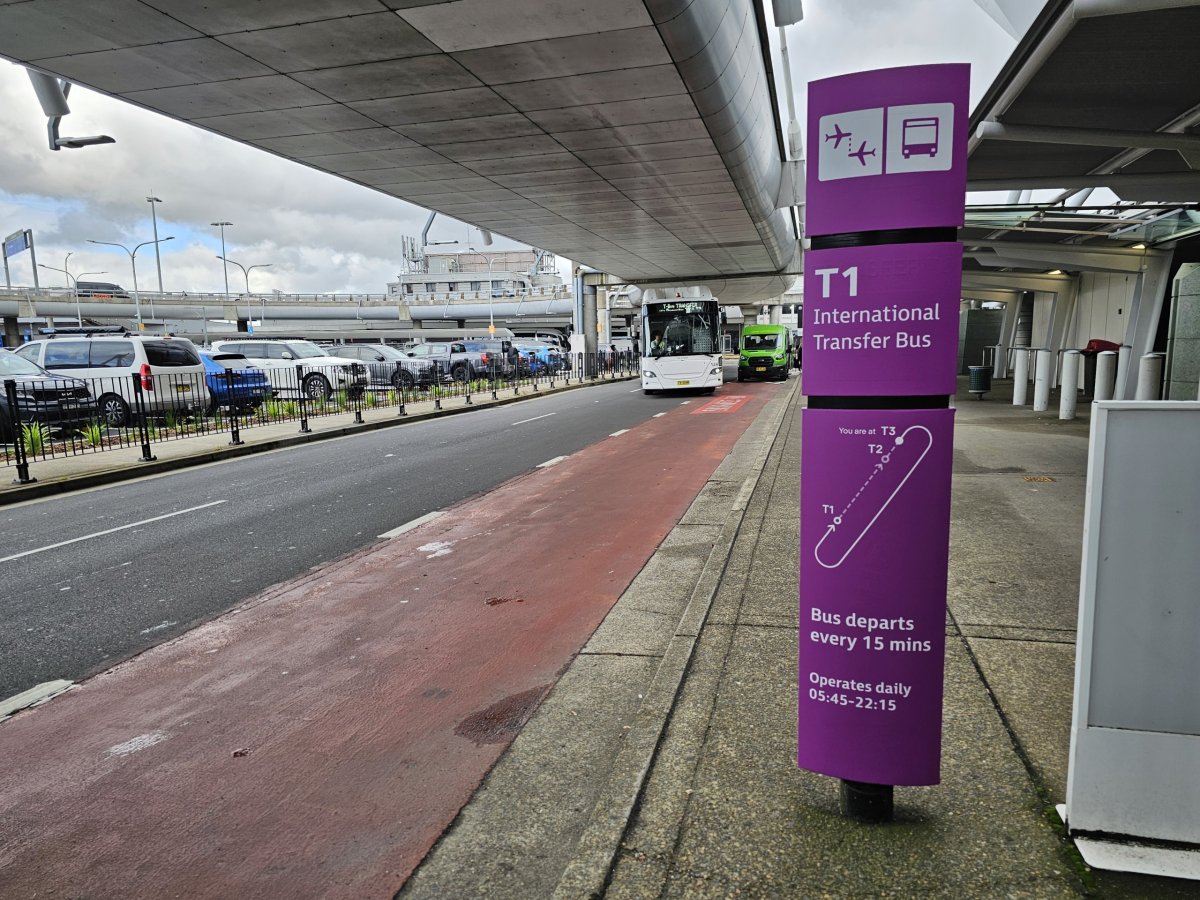 Zastávka shuttle autobusu, terminál 3