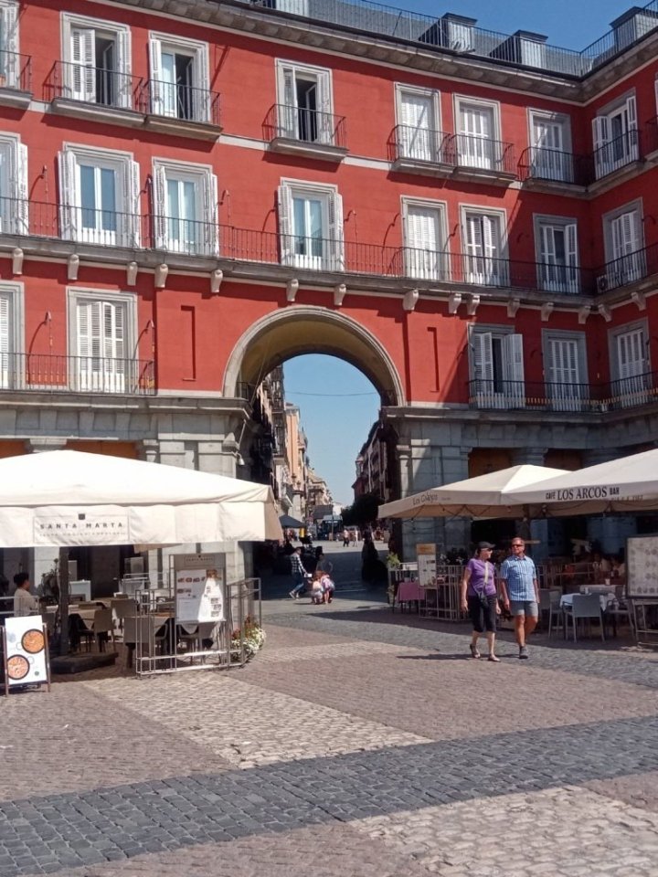 Východ z Náměstí Plaza Mayor.