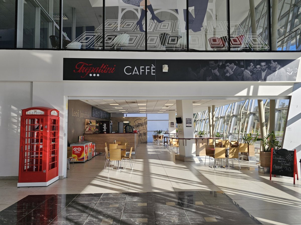 Kavárna ve veřejné části