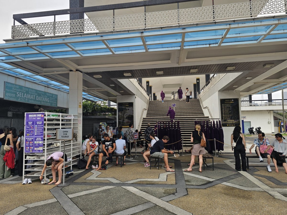 Národní mešita, turistický vstup