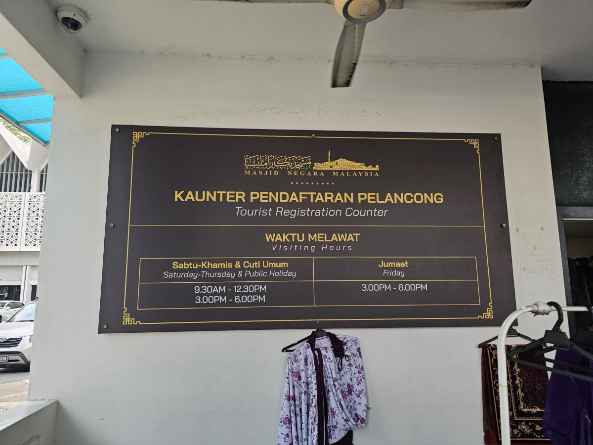 Otevírací doba, Národní mešita