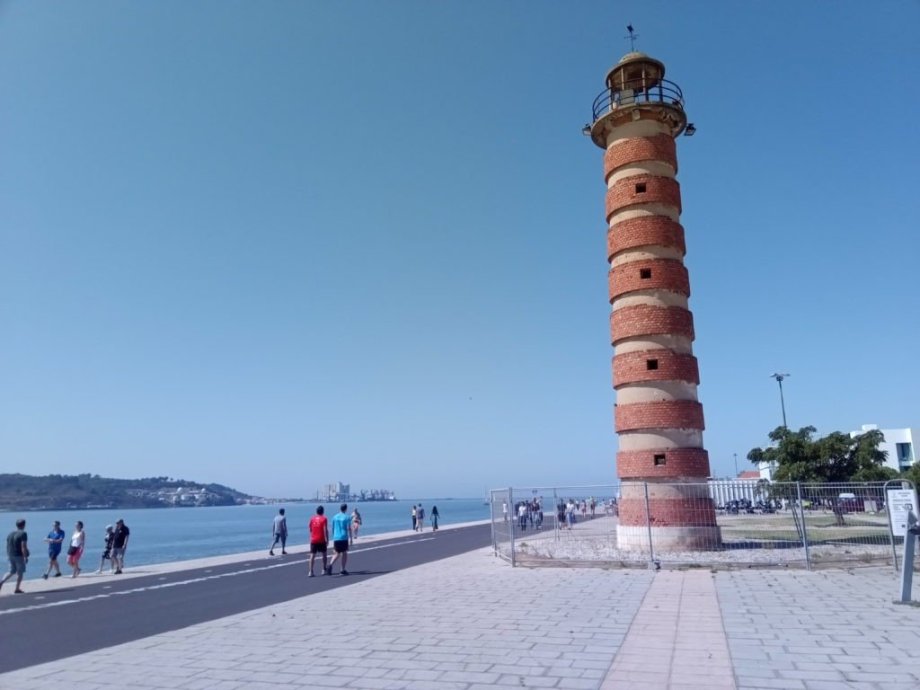 Cesta po pobřeží.