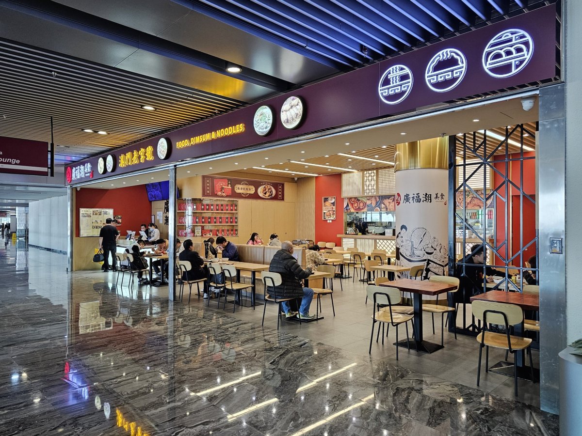 Restaurace v tranzitní zóně, letiště Macao
