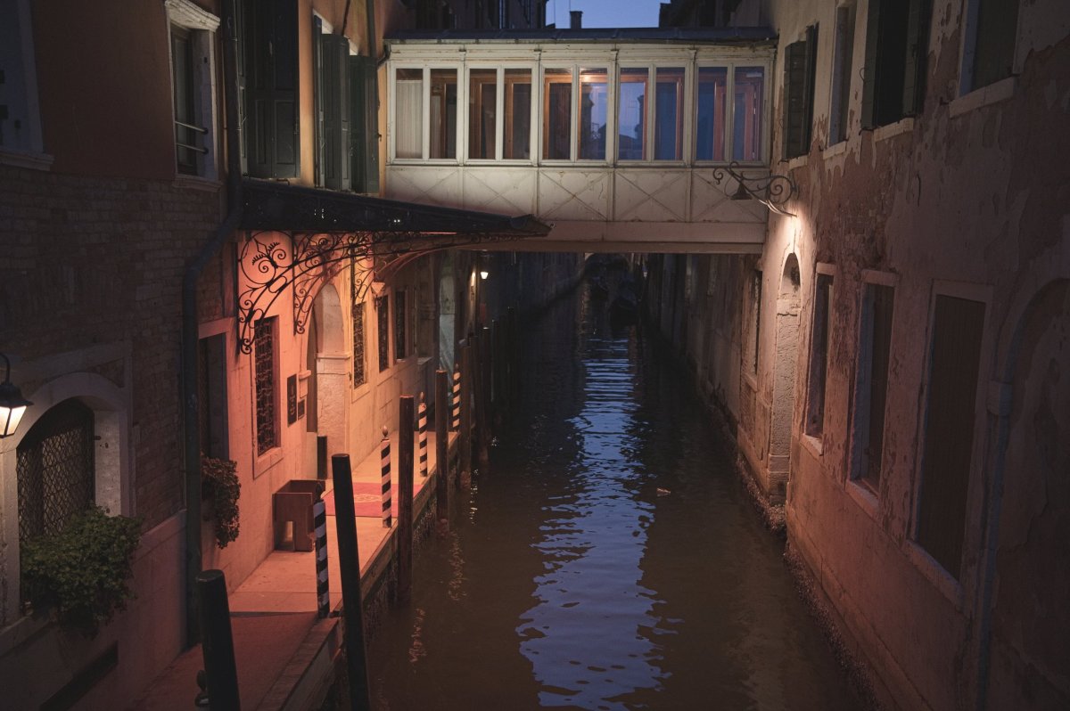 Noční průplav v Benátkách