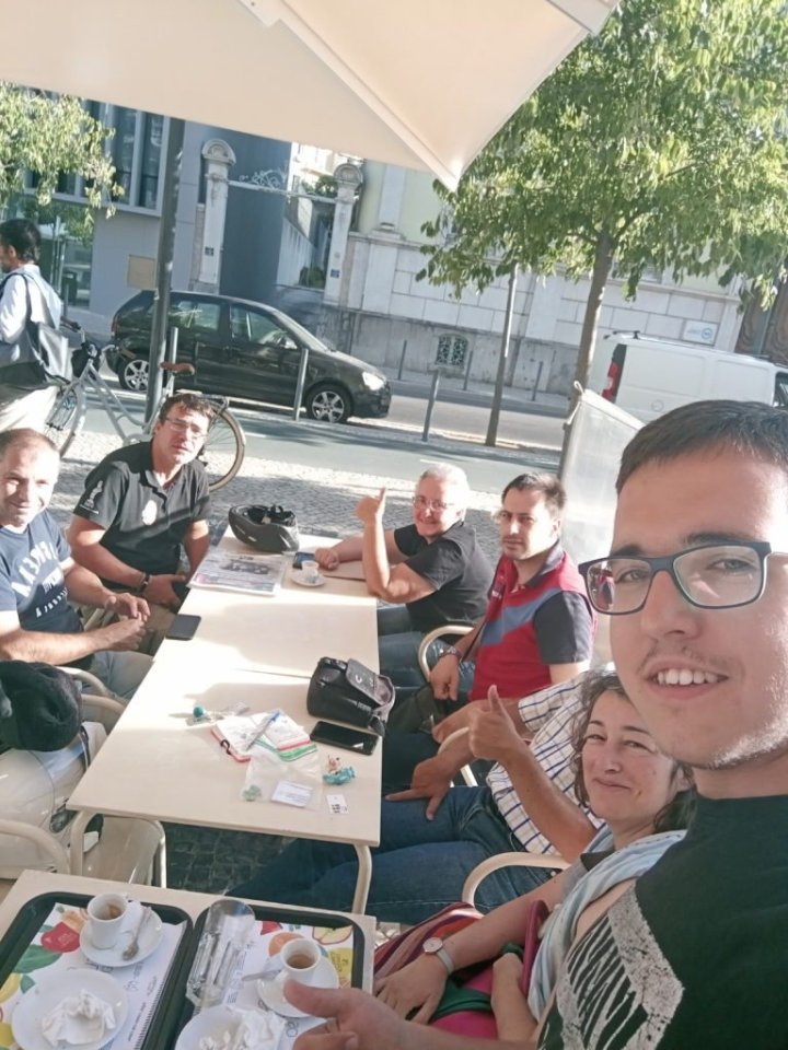 Kolektivní snídaně.