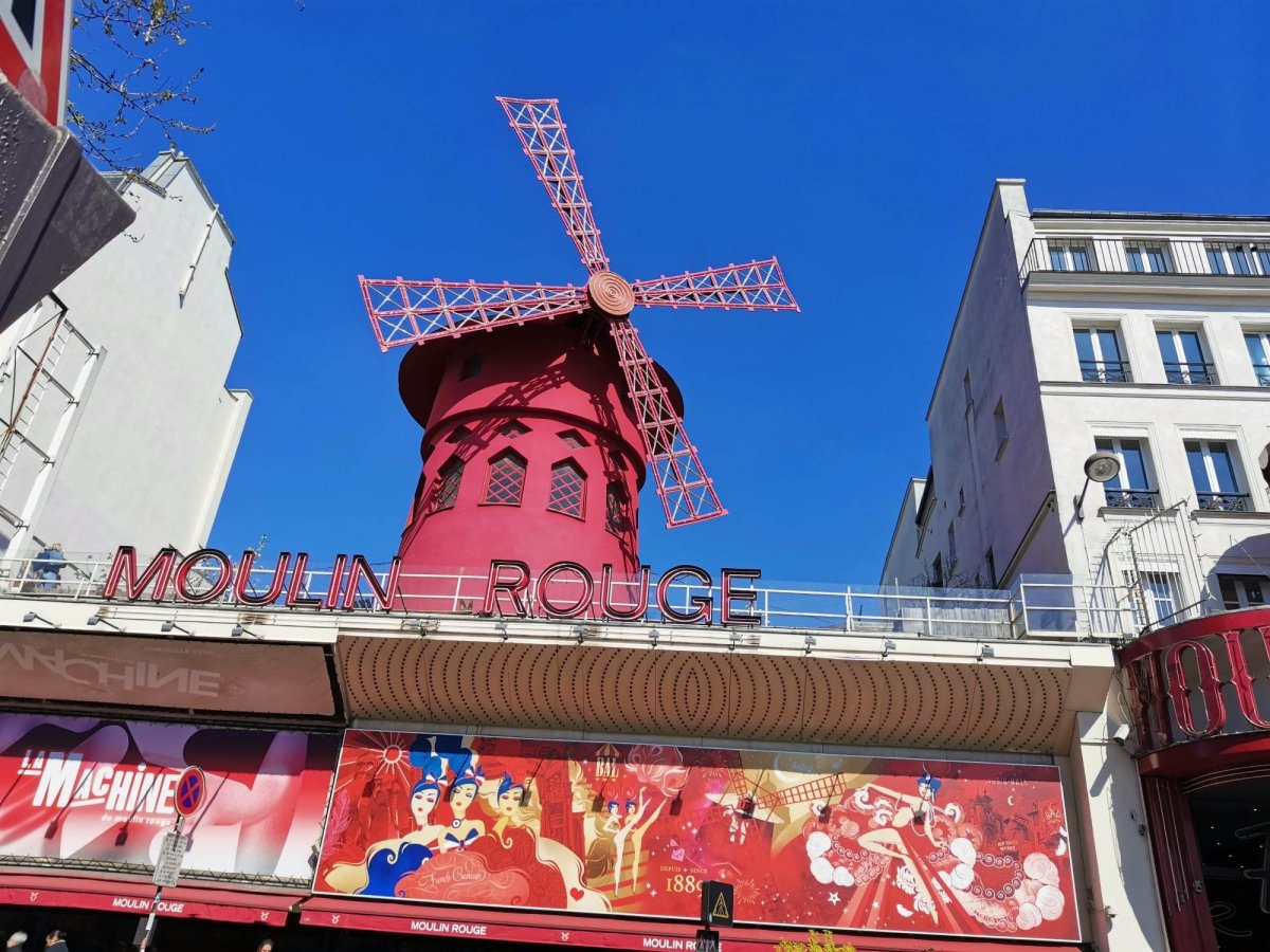 Moulin Rouge, nejslavnější pařížský kabaret.
