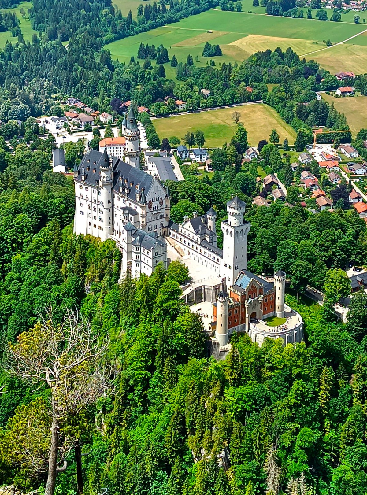 cesta na Tegelberg - výhledy na zámek