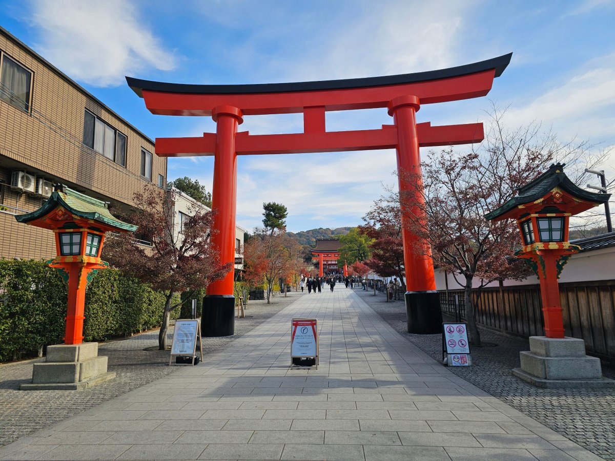 Vstupní pěší zóna od stanic vlaků