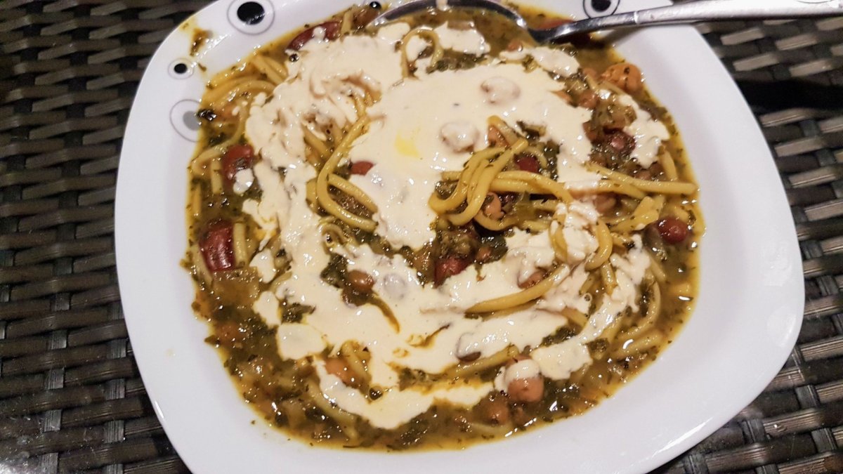 Domácí Ash Reshte.