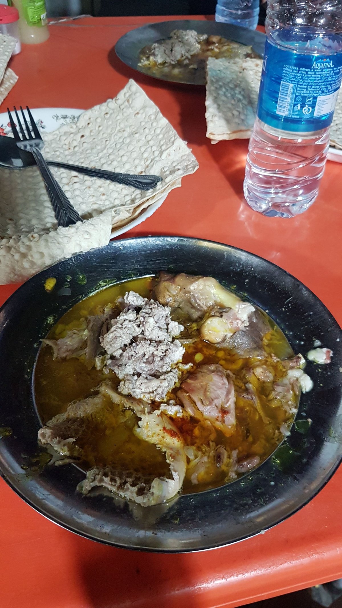 Zrovna koukáte na mozeček, nožičku, líčka a žaludek.