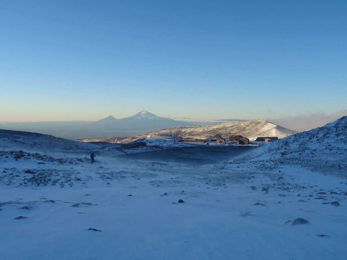 Ararat (5137) od Aragacu (4090)