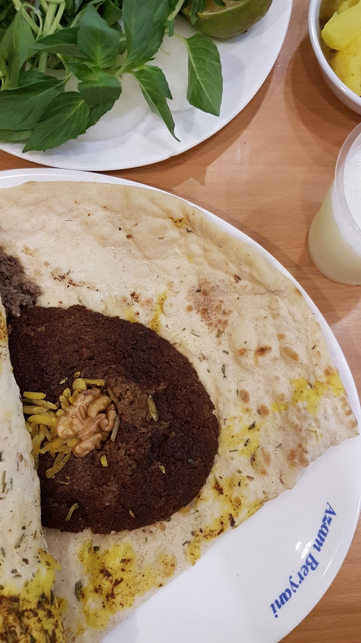 Beryani - ta menší hromádka masa nahoře jsou jehněčí plíce.