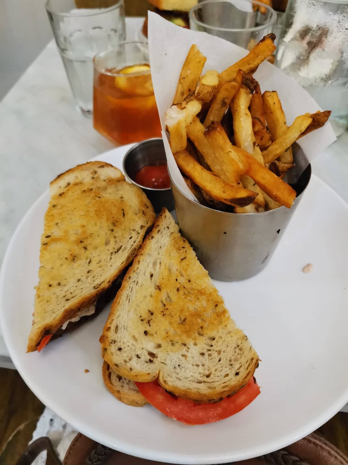 Sendviče na tisíc způsobů jsou klasickým oběděm.