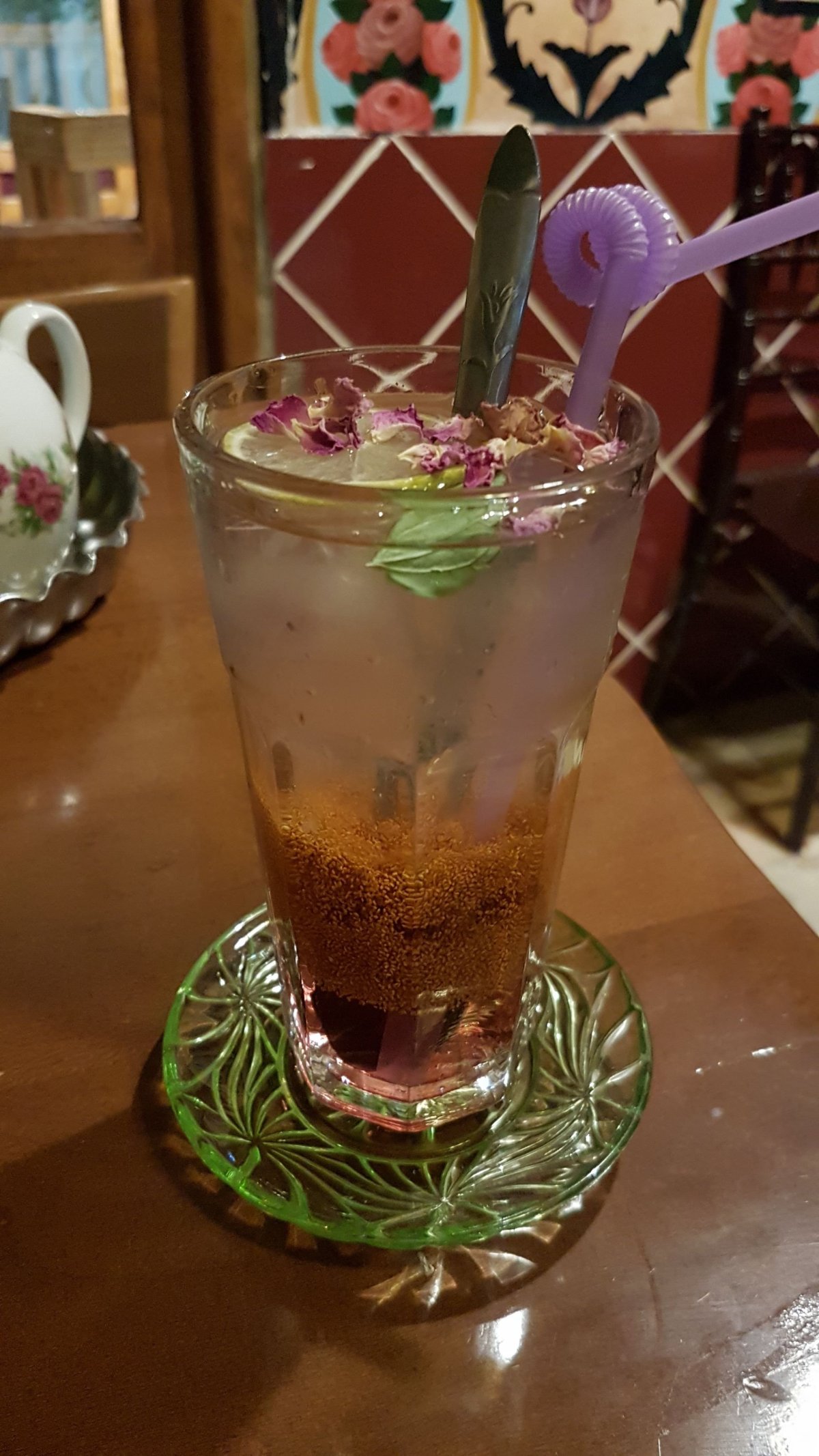 Sirup s růží a musk willow (to jsou ty nazlátlé zrníčka).