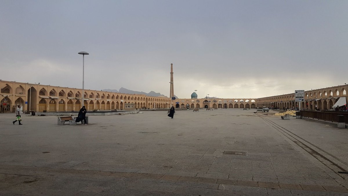 Imam Ali Square (těsně před deštěm).