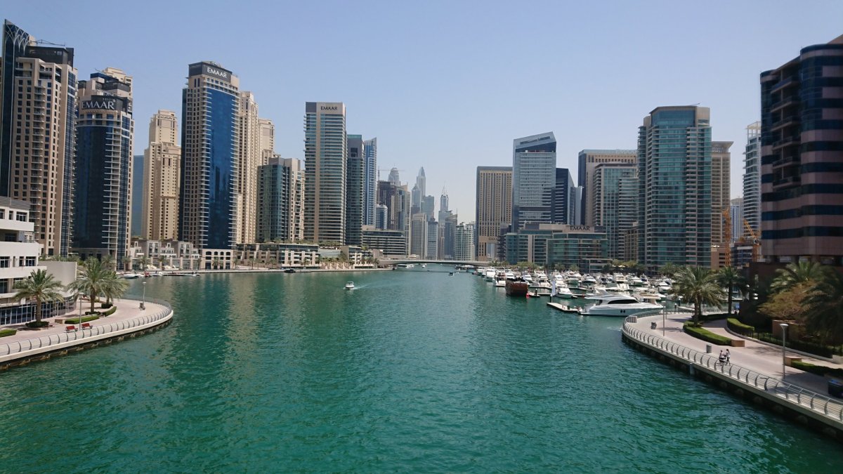 Kanál skrz Dubai Marinu