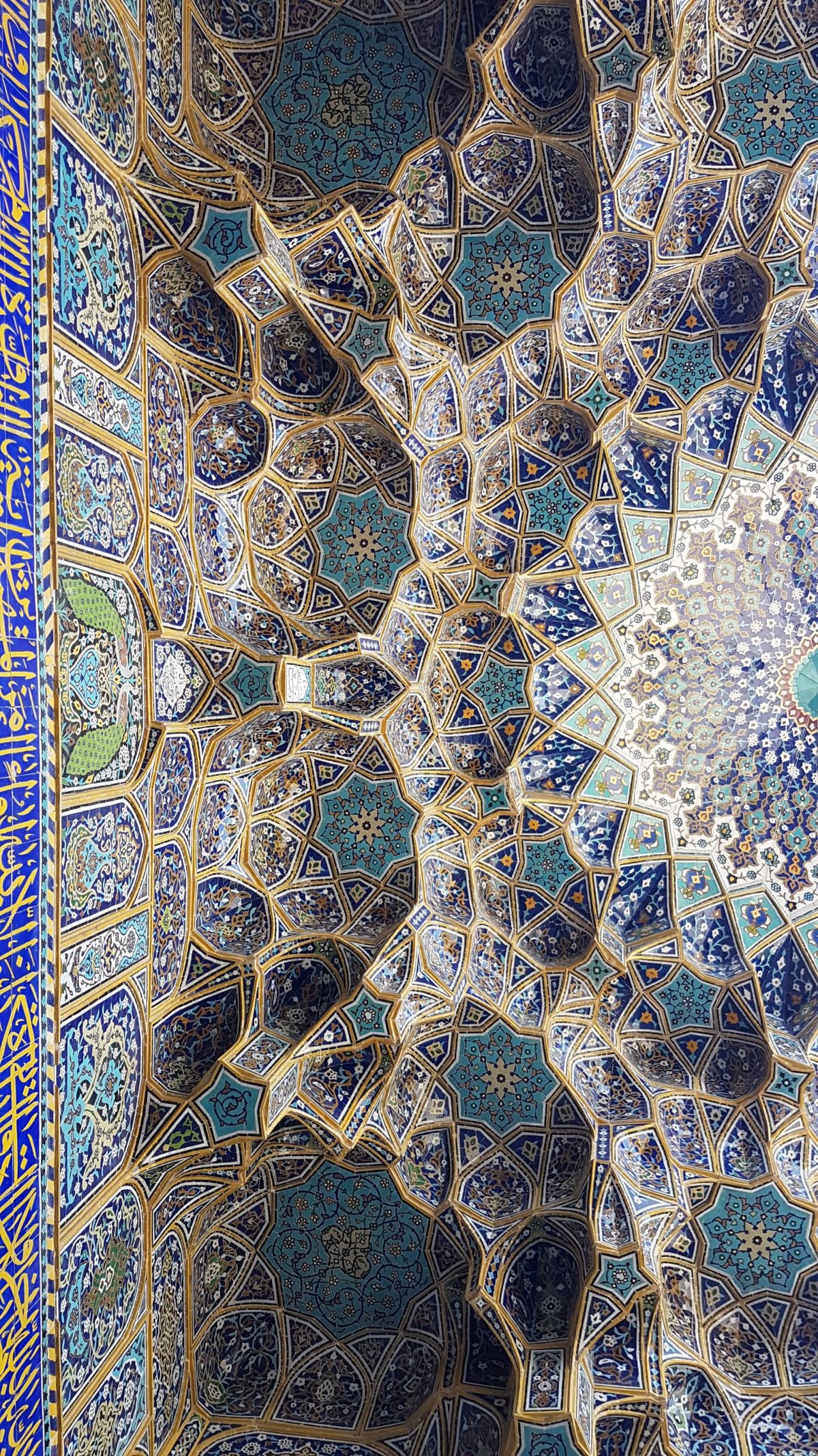 Vstupní portál do Seyed mešity.