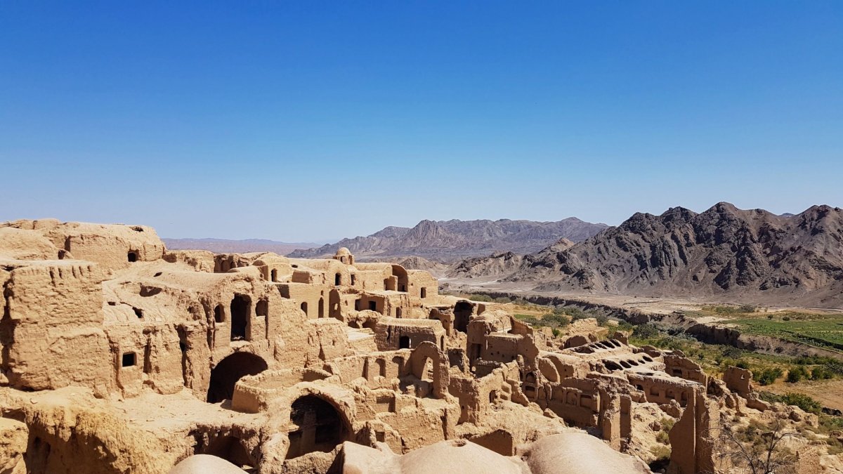 Starobylá vesnička Kharanaq.