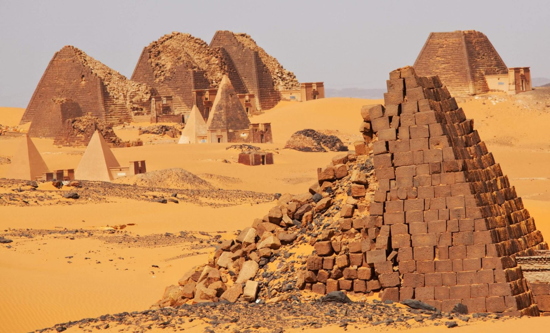 Древности ютуб. Пирамиды Мероэ Судан. Нубийские пирамиды в Судане. Пирамиды мироя в Судане. Андалузия пирамида Мерое.