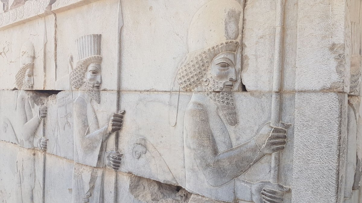 A také zachovalých reliéfů.