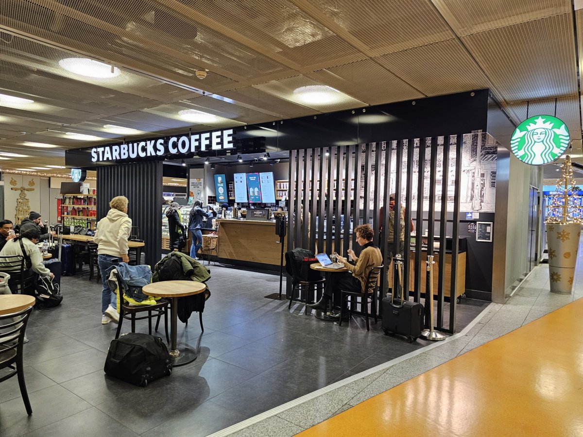 Starbucks, terminál 1, FRA