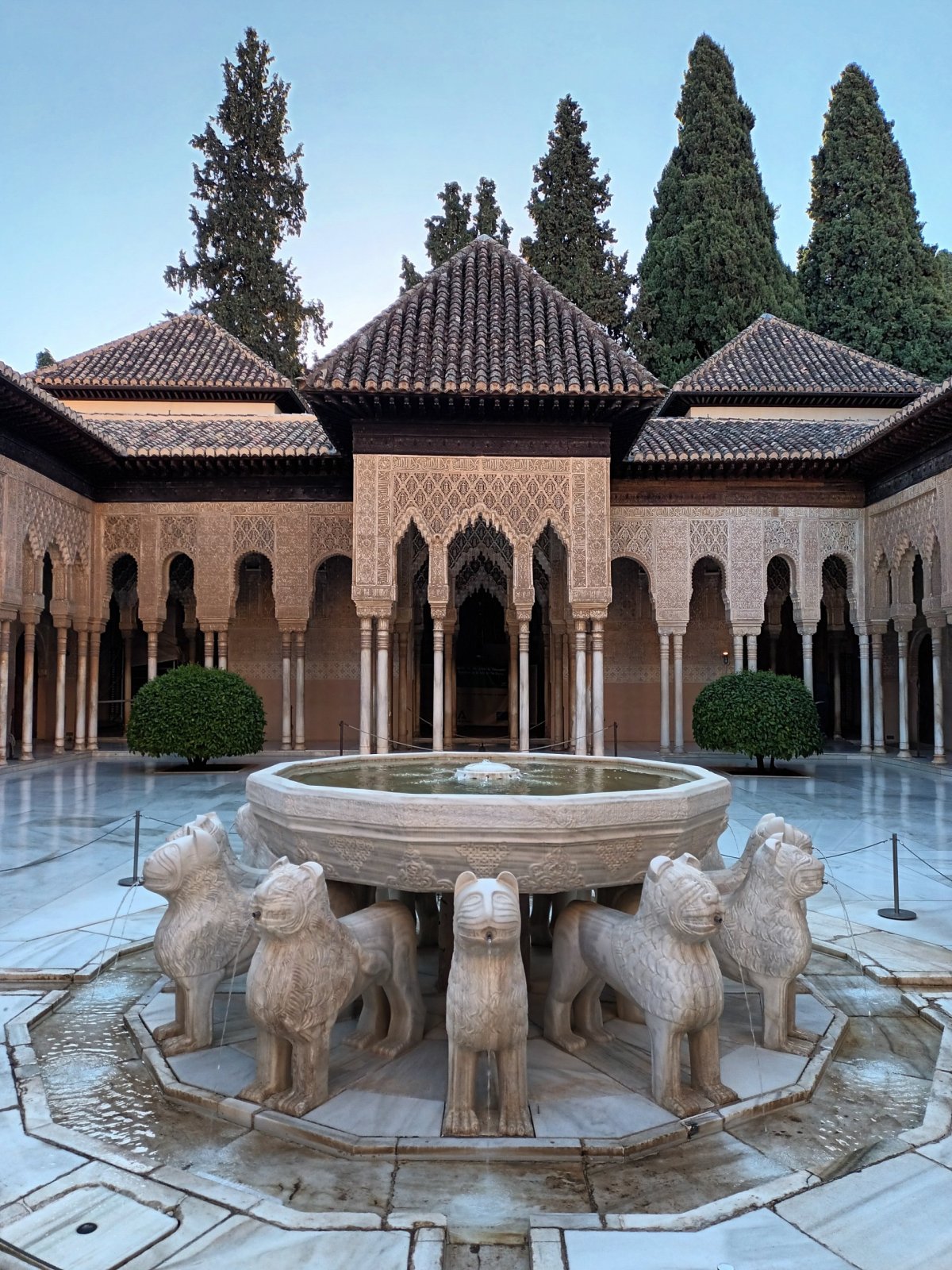 Patio de los Leones v Nasridském paláci