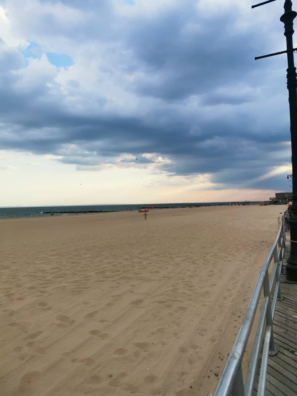 Na Coney Islandu je nádherná dlouhá pláž
