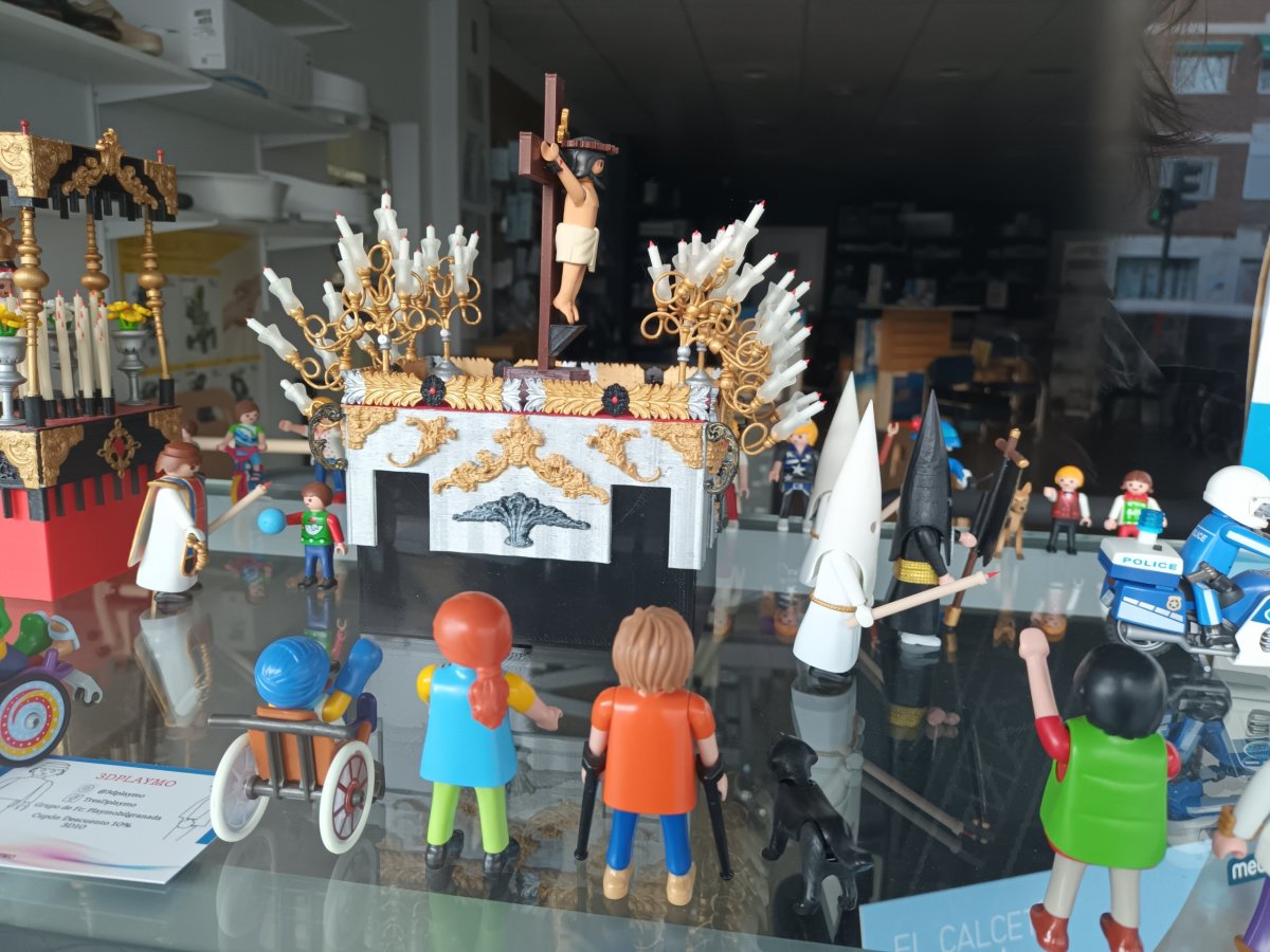 Názorný lego model "Ježíška na křížku"..