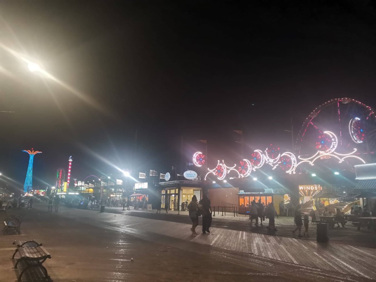 A taky lunapark se spoustou atrakcí